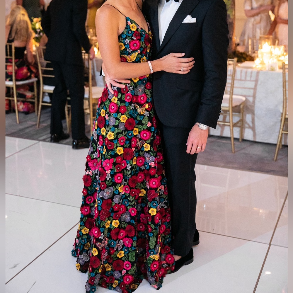 Alice and Olivia DOMENICA EMBELLISHED BALL GOWN